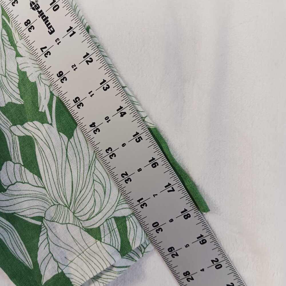 TAHARI,  1X, Linen, Green/White Floral Print Tunic Top, V Neck, Full Cut Beachy - Picture 13 of 14